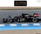 Romain Grosjean, papaz Maldonado ve yeni Lotus E23 Hybrid oluşturduğu takım